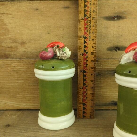 Vintage Garden Harvest by Arnart Salt and Pepper Shakers Made in Japan - Picture 9 of 10